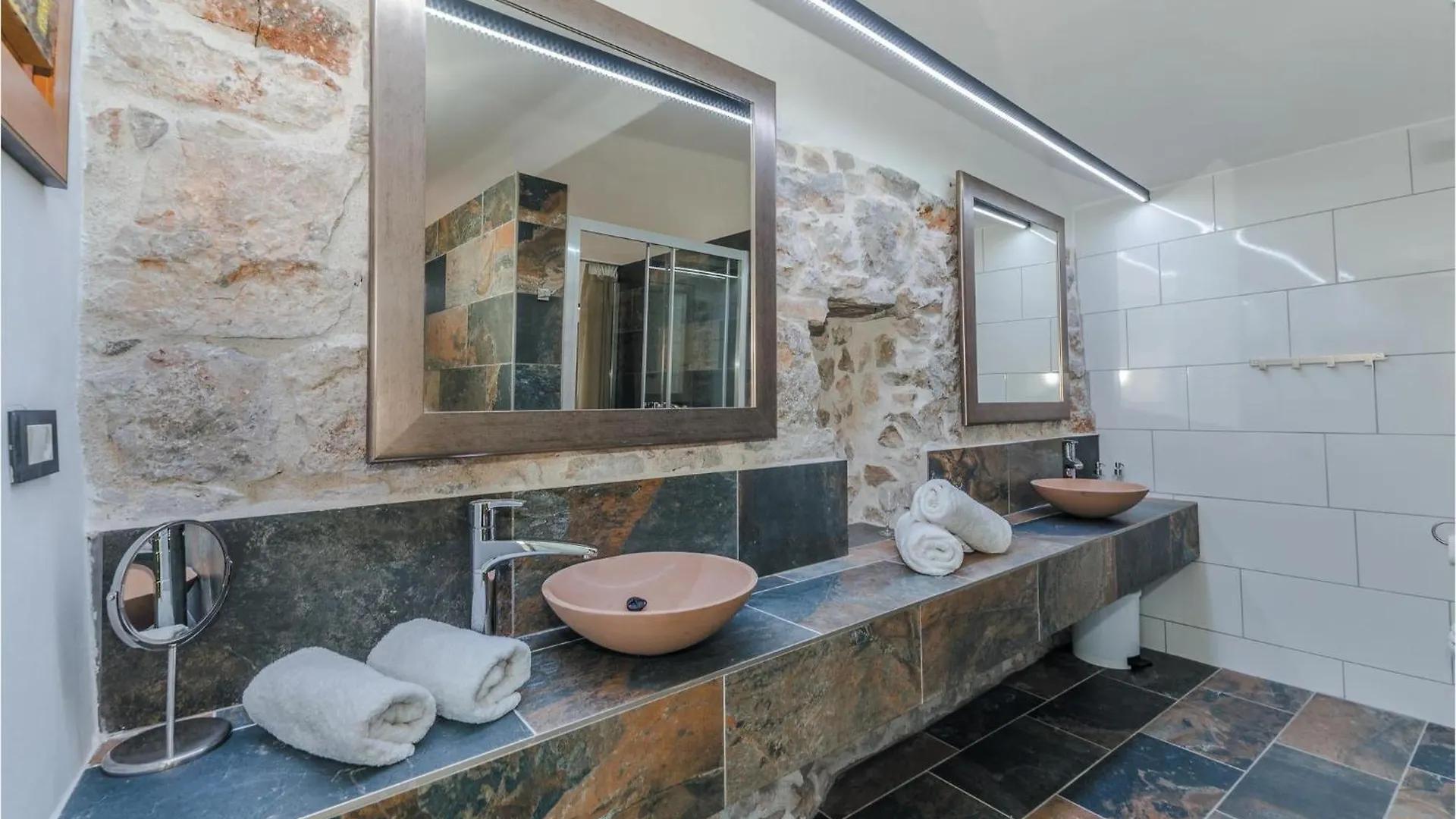 Beautiful Home In Tkon With Outdoor Swimming Pool 別荘
