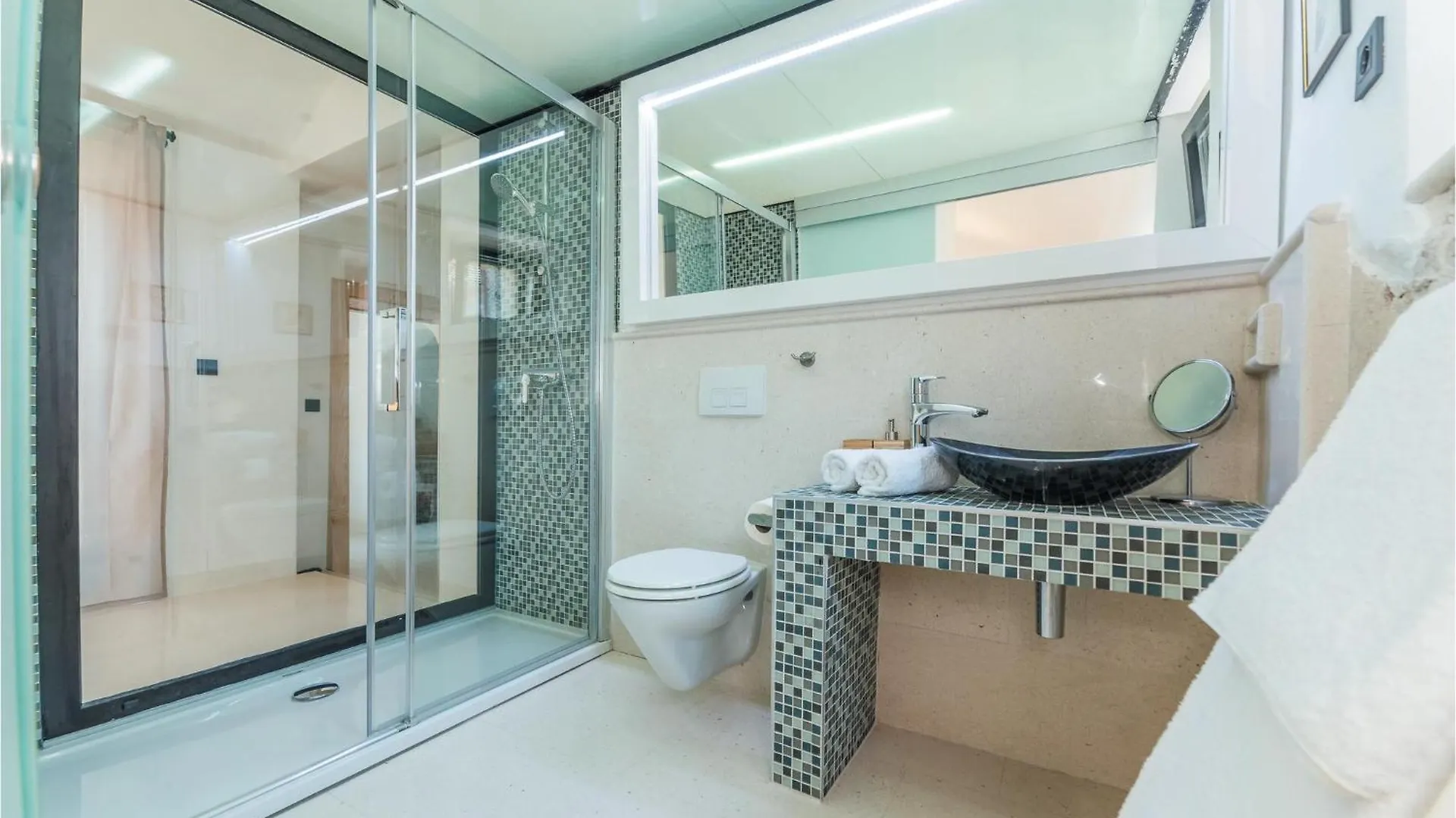 Beautiful Home In Tkon With Outdoor Swimming Pool