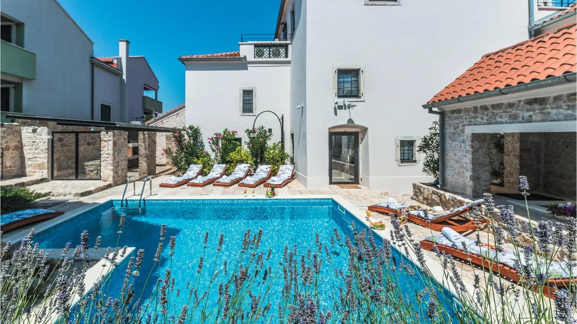 Beautiful Home In Tkon With Outdoor Swimming Pool