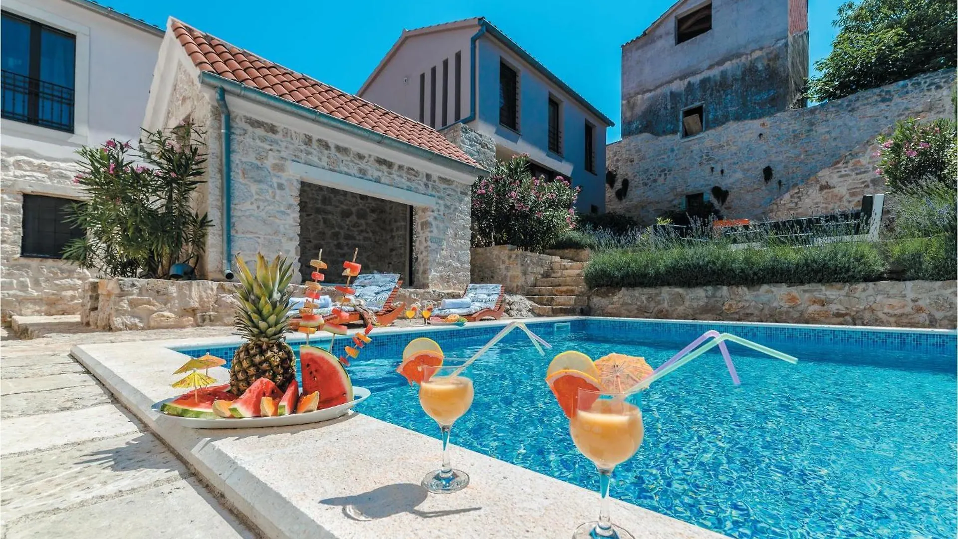 Beautiful Home In Tkon With Outdoor Swimming Pool